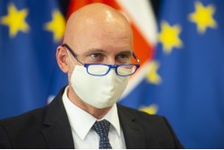 Vyučovanie na školách bude prerušené do odvolania. Čo sa ešte všetko zmení?
