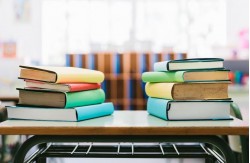 Vydavatelia učebníc navrhujú ako legislatívne ukotviť učebnicový trh