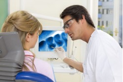 Štvrtina lekárov a každý tretí zubný lekár v SR má viac ako 60 rokov